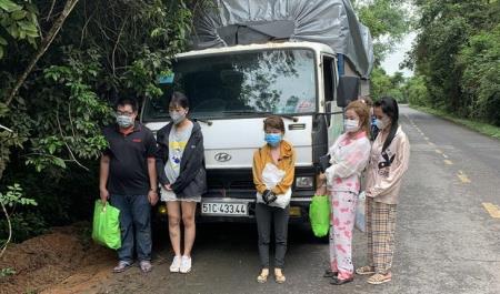 Xử phạt 21 đối tượng xuất cảnh trái phép từ Việt Nam sang Campuchia