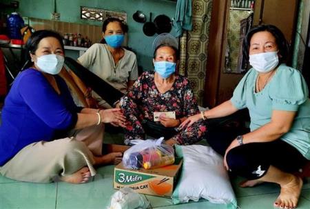 Dấu ấn của phụ nữ trong cuộc chiến chống đại dịch Covid-19