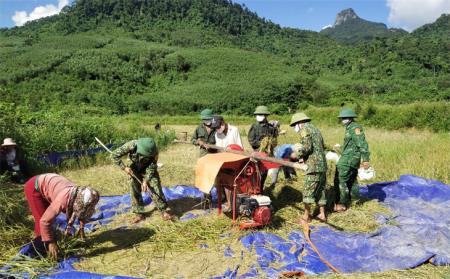 Rộn ràng tiếng máy vùng biên