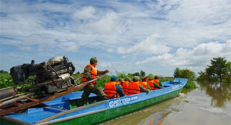 Quyết liệt ngăn chặn nạn buôn lậu trong mùa nước nổi