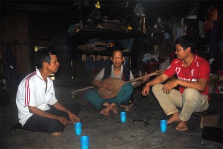 Già Chờ Rum Nhiếr bền bỉ với Jưl