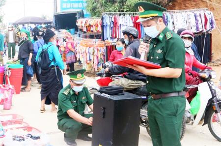 “Đi từng ngõ, gõ từng nhà” nâng cao kiến thức pháp luật cho người dân