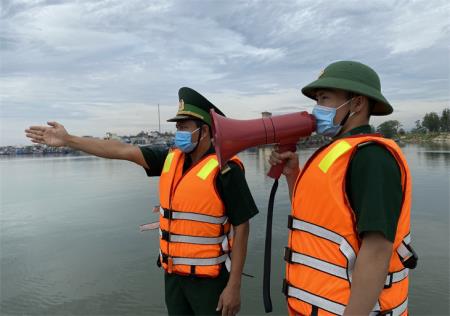 Sát cánh cùng nhân dân trước “cơn bão” Covid-19