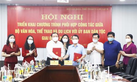 Tiếp tục cụ thể hóa quan điểm của Đảng, Nhà nước về công tác dân tộc và lĩnh vực văn hóa