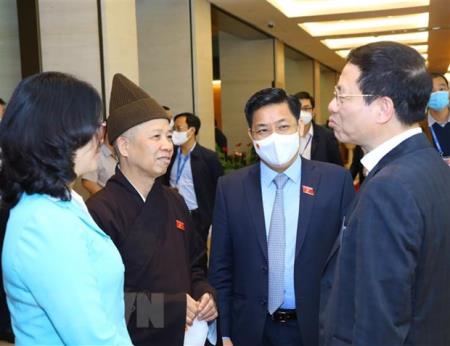 Tận dụng cơ hội, khắc phục thách thức, lựa chọn cán bộ có đủ phẩm chất