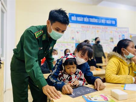 Lớp học đặc biệt bên dòng sông biên giới