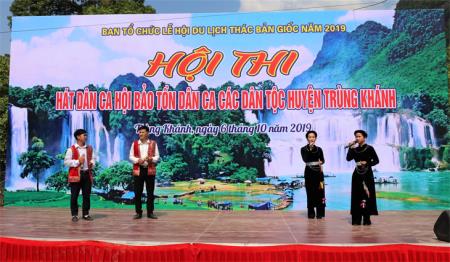 Gắn bảo tồn dân ca với phát triển du lịch miền biên cương