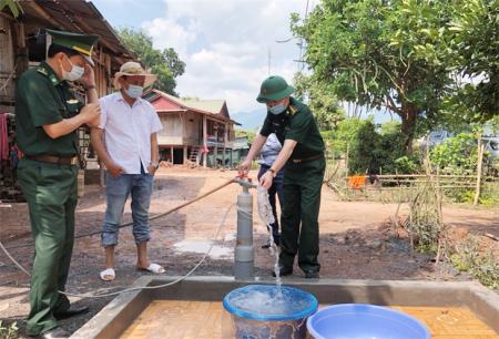 Dòng nước đoàn kết quân dân trong vùng đồng bào Pa Cô, Vân Kiều