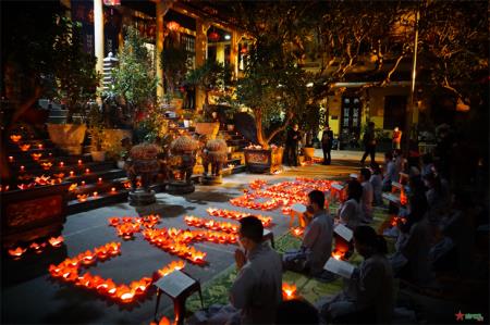 Những hình ảnh tại Lễ tưởng niệm đồng bào tử vong, cán bộ, chiến sĩ hy sinh trong đại dịch Covid-19