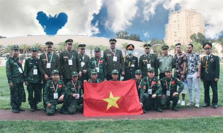 Nỗ lực, phấn đấu vượt qua mọi trở ngại để đạt được thành công
