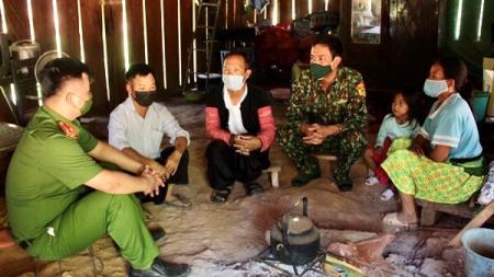 “Cây đại thụ” trên đỉnh núi Pha Luông