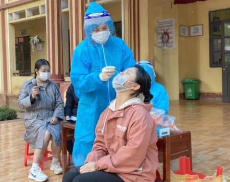 Ngày 3-11: Số ca mắc Covid-19 tăng lên trên 6.000 ca, 70 ca tử vong