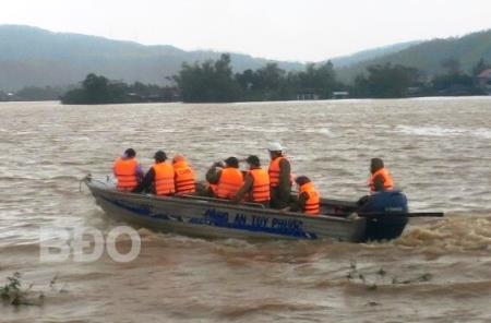 Hàng ngàn nhà dân ngập sâu; nhiều khu vực bị cô lập; hơn 66.000 học sinh không thể đến trường