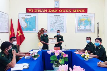 Trao tặng Bằng khen của Bộ Tư lệnh BĐBP cho lực lượng đấu tranh chuyên án AG921