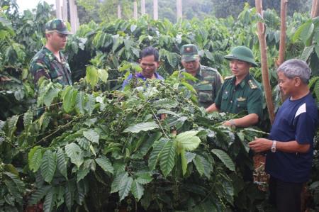 Những "cánh chim" không mỏi trên bầu trời biên giới