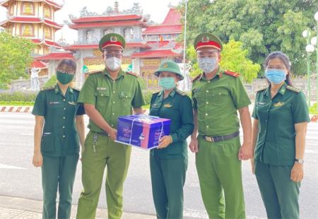 Những nữ quân nhân Biên phòng xung kích trong "cuộc chiến" chống dịch Covid-19