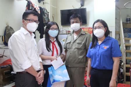 Chung tay chăm lo cho trẻ em mồ côi vì Covid-19
