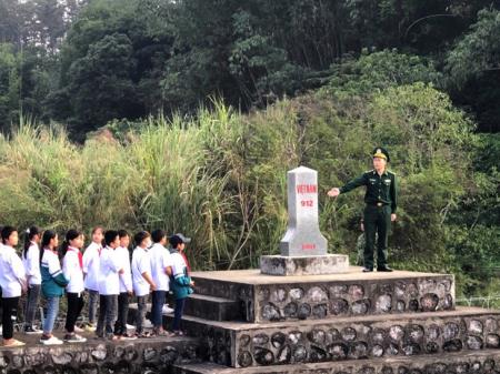 Tuyên truyền 3 văn kiện pháp lý về biên giới đất liền Việt Nam - Trung Quốc cho cán bộ, học sinh