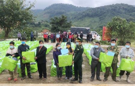 1,2 tỷ đồng hỗ trợ nhân dân biên giới Tây Giang