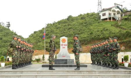 Tăng cường củng cố, phát triển quan hệ hữu nghị, đoàn kết và hợp tác toàn diện giữa lực lượng bảo vệ biên giới hai nước Việt Nam - Lào