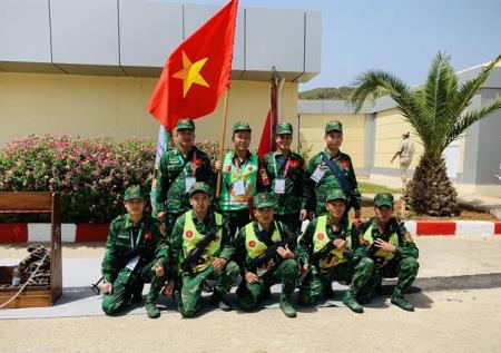 Phát huy truyền thống, xây dựng Đảng bộ trong sạch vững mạnh, nhà trường vững mạnh toàn diện