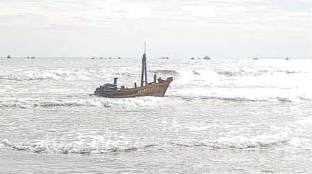 13 tàu của Quảng Ngãi đang di chuyển xuống phía Nam tránh bão
