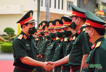 Phát huy truyền thống anh hùng, xây dựng Quân đội nhân dân Việt Nam tinh, gọn, mạnh, tiến lên hiện đại trong thời kỳ mới