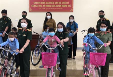 Đồng hành cùng nhân dân ở khu vực biên giới trong đại dịch Covid-19