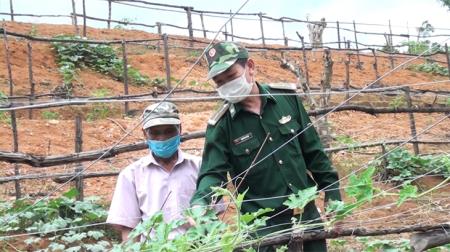 Giúp nhân dân phát triển kinh tế, thích ứng với dịch Covid-19
