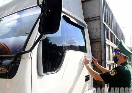 Lưu thông hàng hóa bảo đảm an toàn phòng, chống dịch tại cửa khẩu Chi Ma