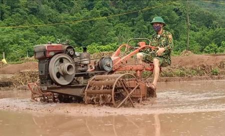 Giúp đồng bào tìm giải pháp phát triển kinh tế, tự chủ lương thực để vượt qua khó khăn do dịch bệnh