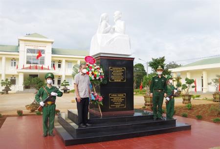Khánh thành tượng đài "Bác Hồ với chiến sĩ Biên phòng”