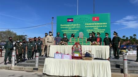 Hỗ trợ kinh phí phòng, chống dịch Covid-19 cho lực lượng vũ trang 3 tỉnh biên giới Campuchia