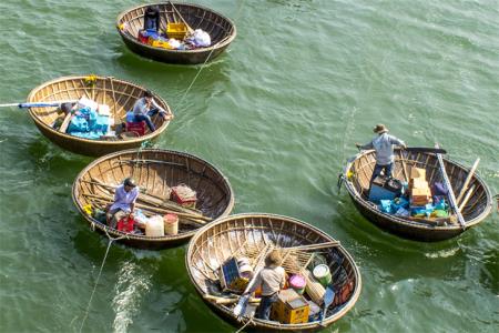 Tàu “mẹ” quản tàu “con” ở Trường Sa