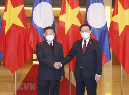 Chủ tịch Quốc hội Vương Đình Huệ đón, hội đàm với Chủ tịch Quốc hội Lào