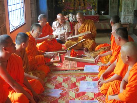 Hồn chữ trên kinh lá buông
