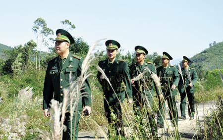 Đột phá xây dựng đơn vị vững mạnh toàn diện “mẫu mực, tiêu biểu”
