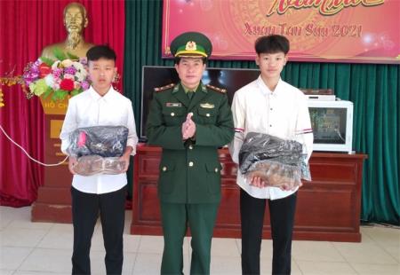 Thắp sáng ước mơ cho con nuôi đồn Biên phòng