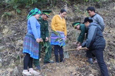 Tăng cường “chất thép” cho các chi bộ cơ sở trên địa bàn biên giới