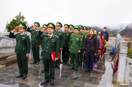 Thiêng liêng Lễ chào cờ Tổ quốc đầu Xuân mới