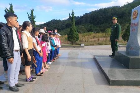 Ươm mầm cho tình yêu biên giới