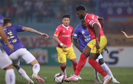 Hà Nội FC bất ngờ "ngã ngựa" tụt lại trong cuộc đua với HAGL
