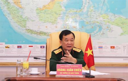 Thượng tướng Hoàng Xuân Chiến kiểm tra kết quả soạn thảo Nghị định quy định chi tiết một số điều Luật Biên phòng Việt Nam