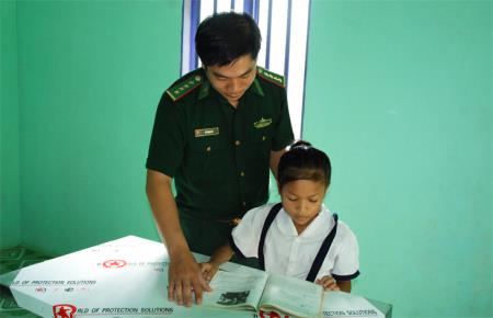Tận tâm với học sinh nghèo nơi biên giới