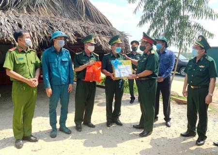 Đoàn công tác Bộ Quốc phòng kiểm tra công tác sẵn sàng chiến đấu và phòng, chống dịch bệnh Covid-19 trên tuyến biên giới Tây Ninh