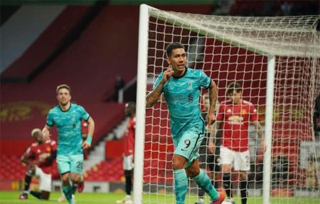 Ngược dòng hạ M.U, Liverpool áp sát tốp 4 Premier League