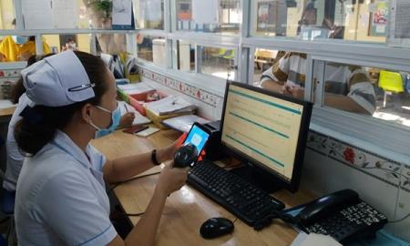 Người dân Thủ Đức dùng ứng dụng VssID đi khám, chữa bệnh bảo hiểm y tế