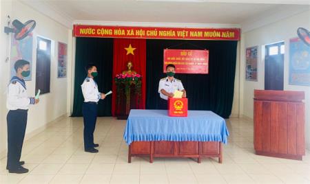 Cử tri nô nức tham gia bầu cử sớm
