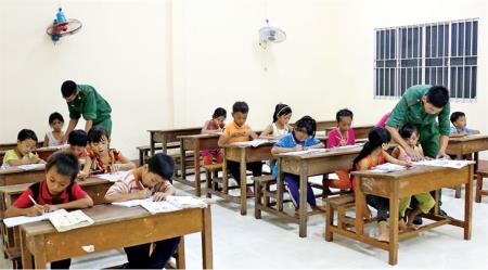Cho em tuổi thơ đầy nắng