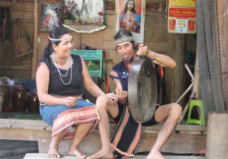 Người giữ hồn văn hóa ở thôn Kon Trang Long Loi